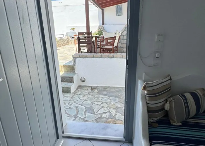 Christos Rooms Milos